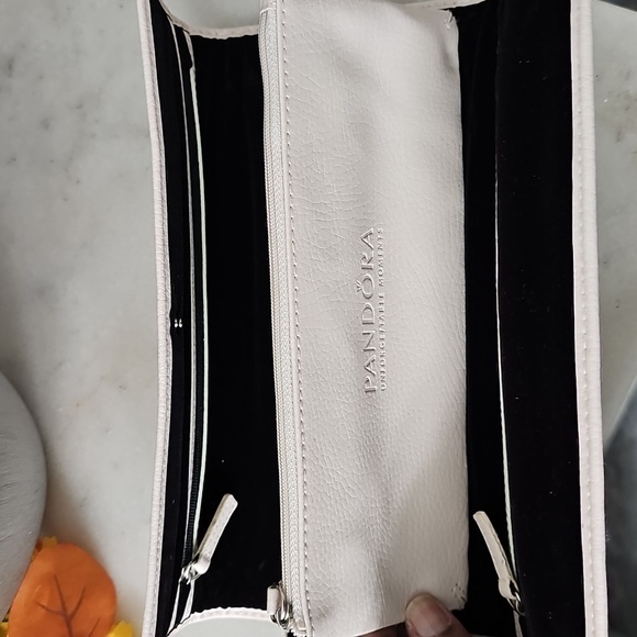 Pandora Makeup/Jewelry Case - Picture 11 of 11